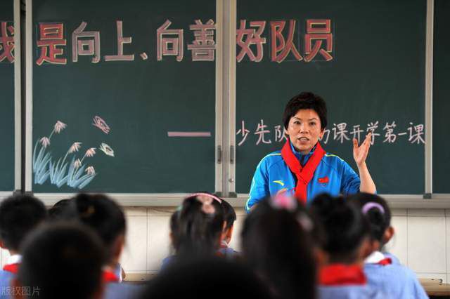 阿图尔今年夏天从尤文租借加盟佛罗伦萨，租借期限为一个赛季，根据媒体的报道，佛罗伦萨希望买断阿图尔，租借协议中的买断费为2000万欧元。